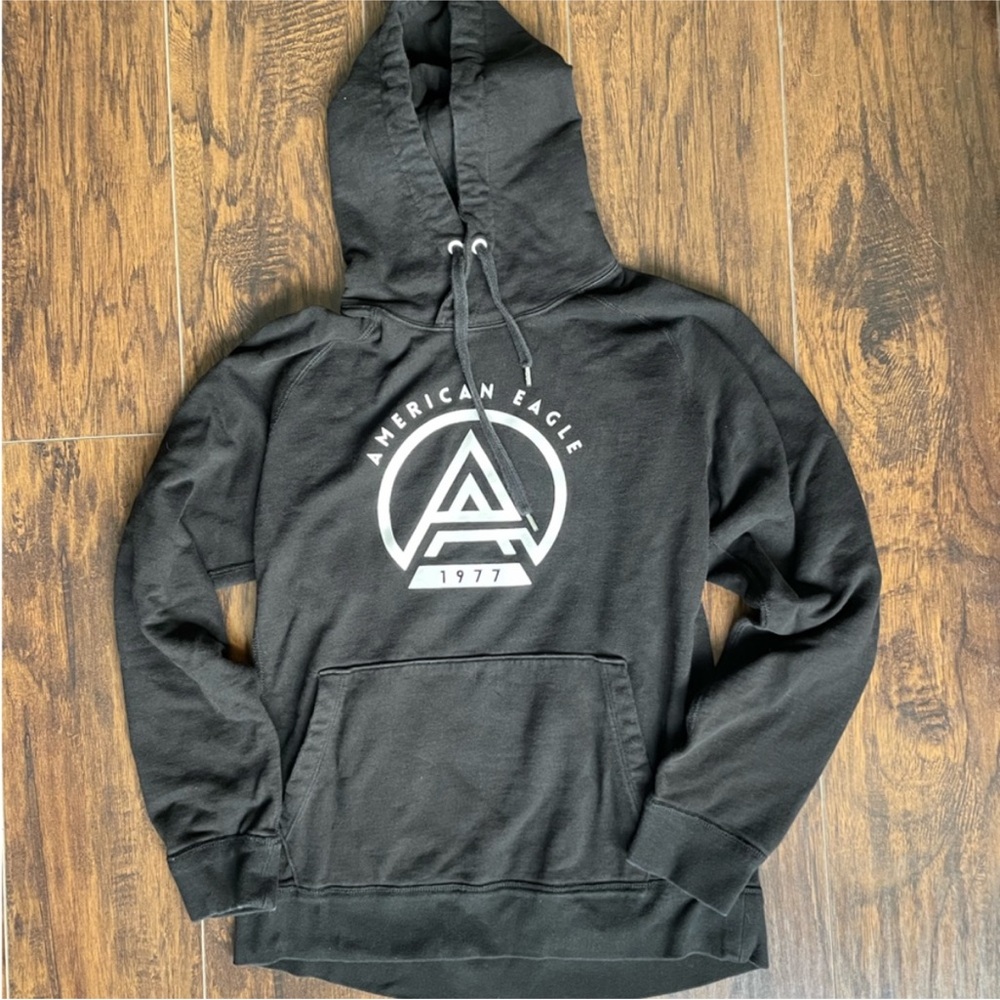 American Eagle Men's Graphic Hoodie in Medium